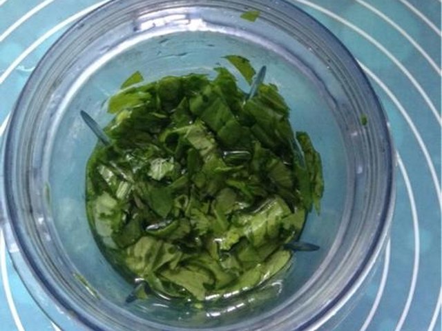 【菜汁煎饼】步骤2