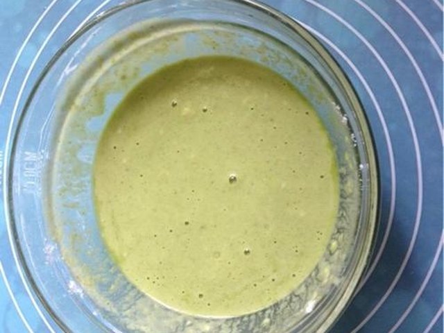 【菜汁煎饼】步骤4