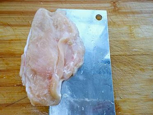 【香酥炸鸡排】步骤1