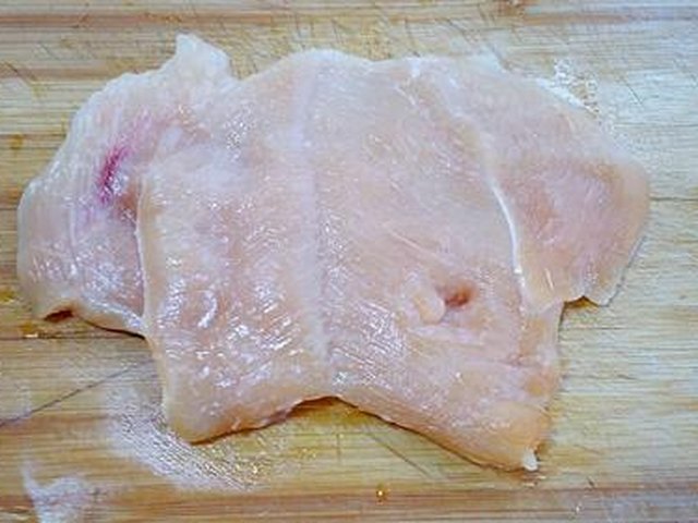 【香酥炸鸡排】步骤2
