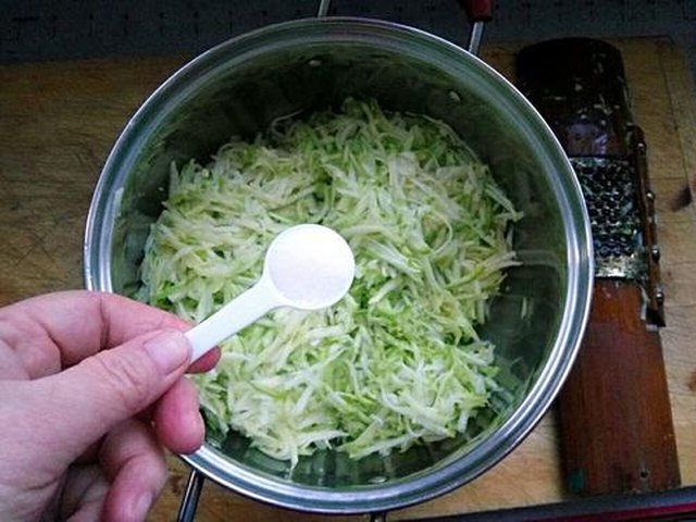 【西葫芦锅贴】步骤3