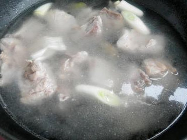 【莲藕炖排骨】步骤4