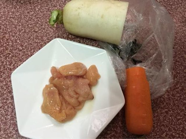 【白萝卜鸡肉卷】步骤1