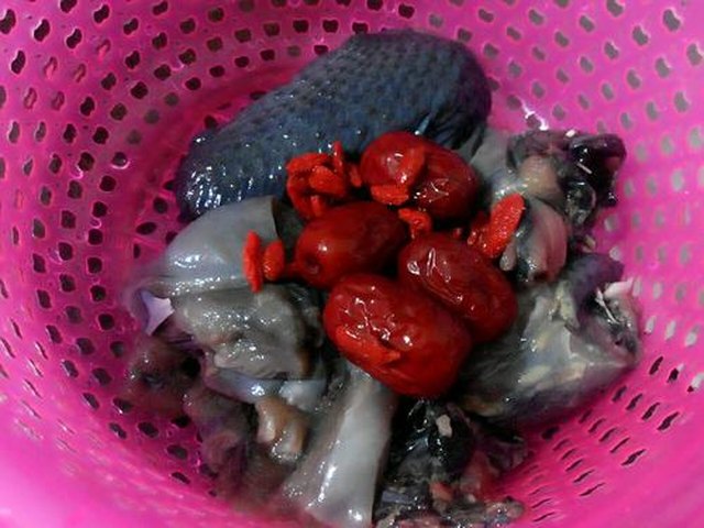 【电饭煲乌鸡煲汤】步骤2