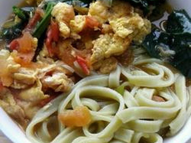 鸡蛋西红柿菠菜汤面