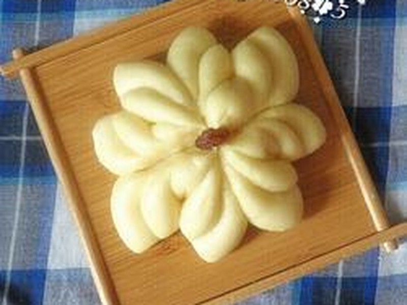 盛开的菊花馒头