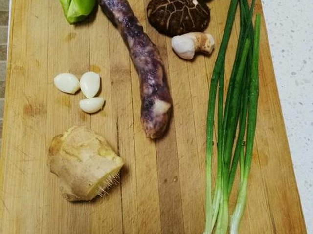 【四川腊肠香菇焖饭】步骤1