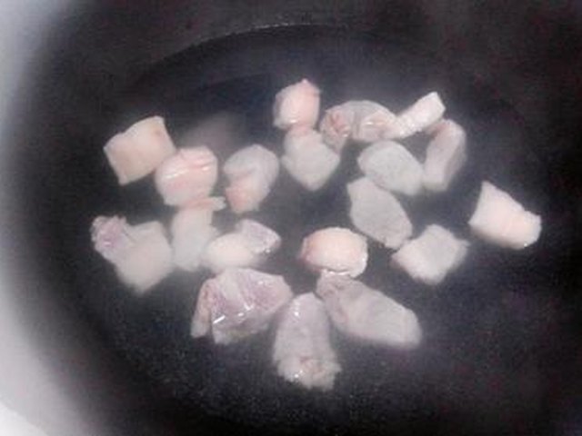【五花肉芸豆焖面】步骤1