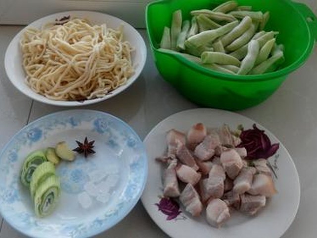 【五花肉芸豆焖面】步骤2
