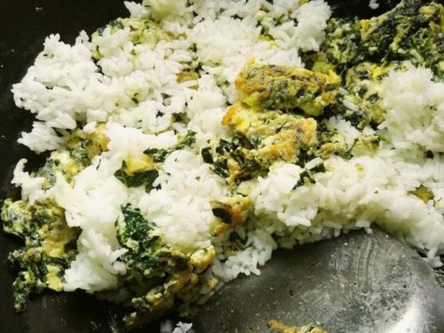 【紫苏鸡蛋炒米饭】步骤4