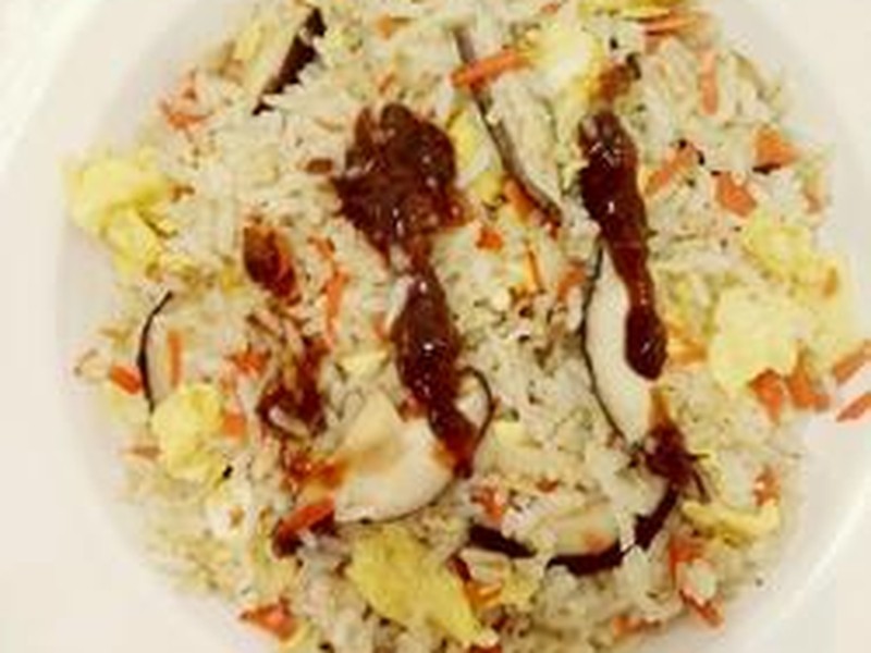 香菇鸡蛋胡萝卜炒饭