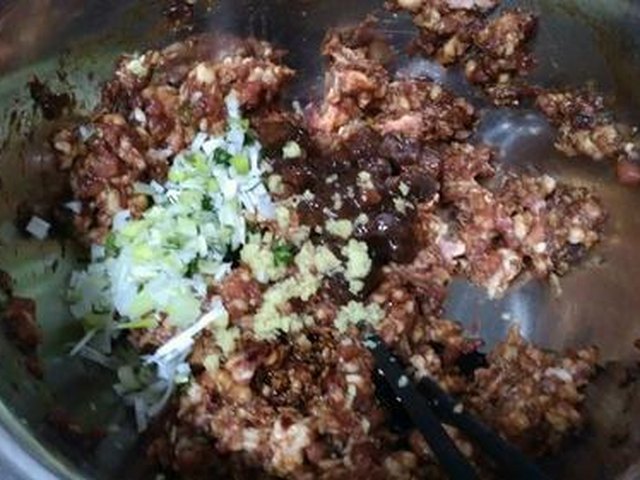 【猪肉茴香馅包子】步骤2