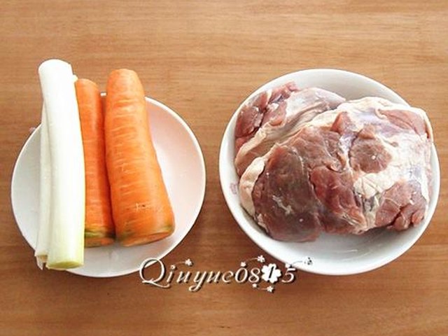 【胡萝卜羊肉馅饺子】步骤1
