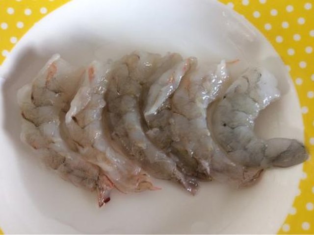 【腊肠虾仁什锦炒饭】步骤2