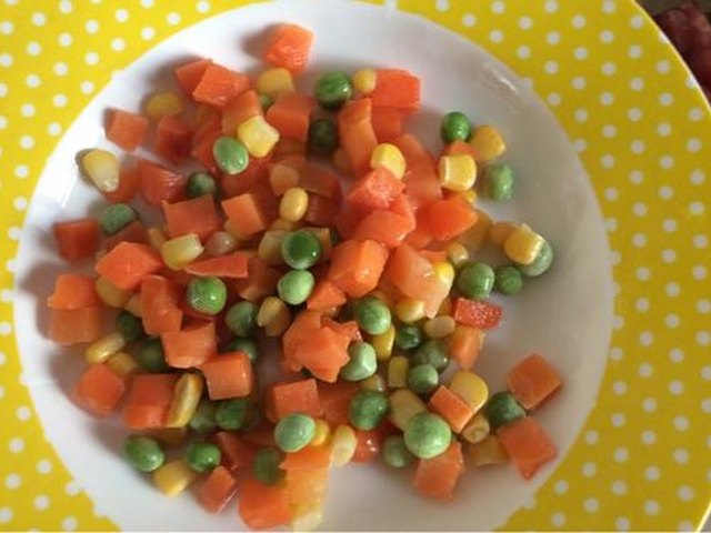 【腊肠虾仁什锦炒饭】步骤3