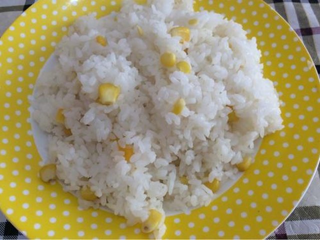 【腊肠虾仁什锦炒饭】步骤4
