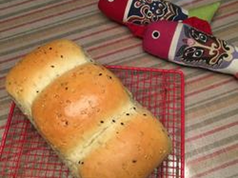 面包机版黑芝麻牛奶吐司