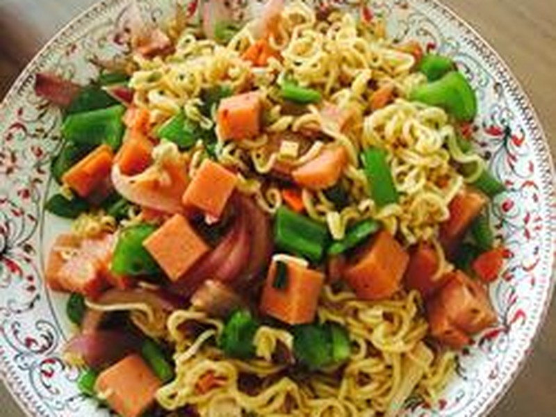 午餐肉炒方便面