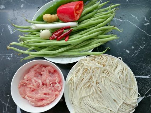 【豆角炒肉卤面】步骤1
