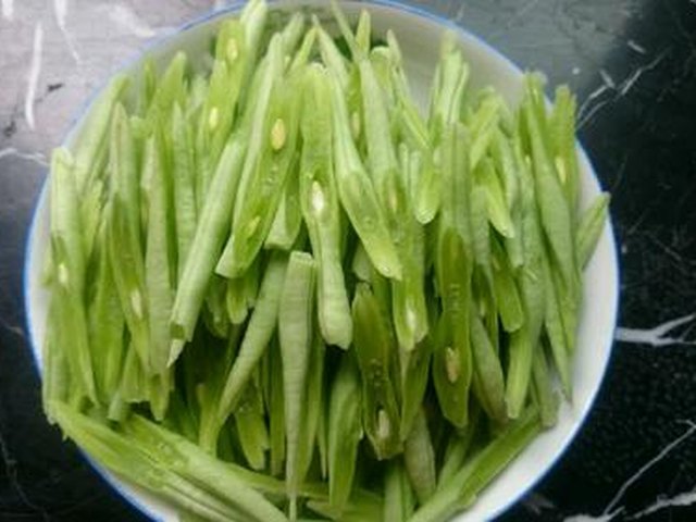 【豆角炒肉卤面】步骤4