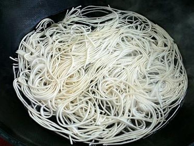 【芝香绿豆芽拌面】步骤3