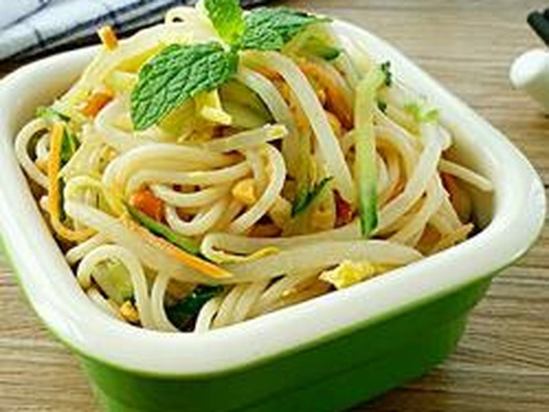 芝香绿豆芽拌面
