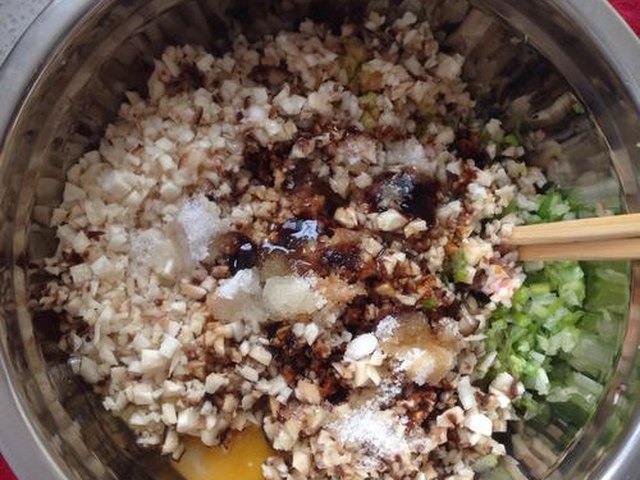 【双菇鲜肉黄金饺】步骤3