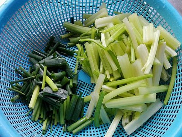 【芹菜炒河粉】步骤2
