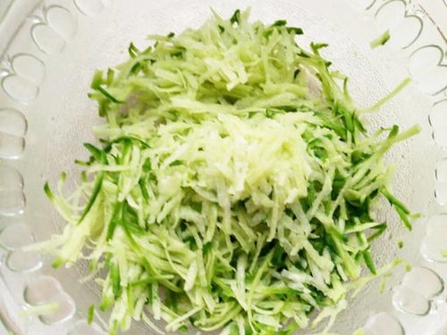 【萝卜牛肉蒸饺】步骤1