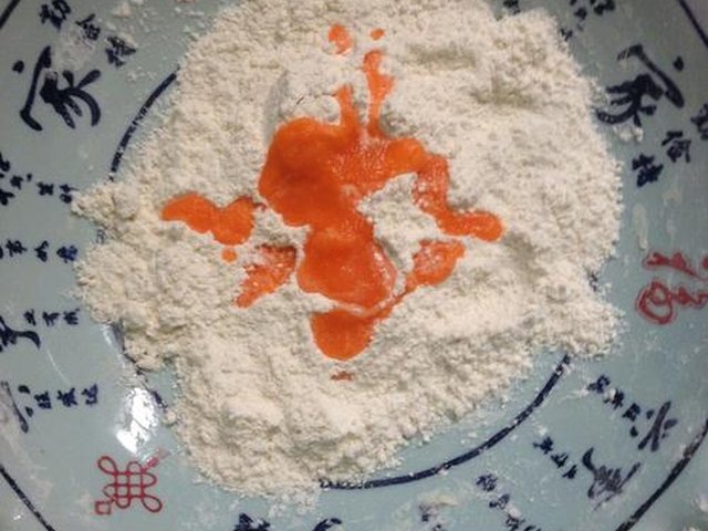 【彩虹猪肉虾仁水饺】步骤2