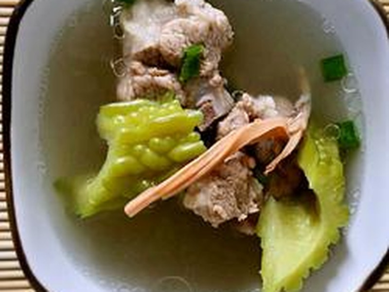 脊骨鱿鱼苦瓜汤