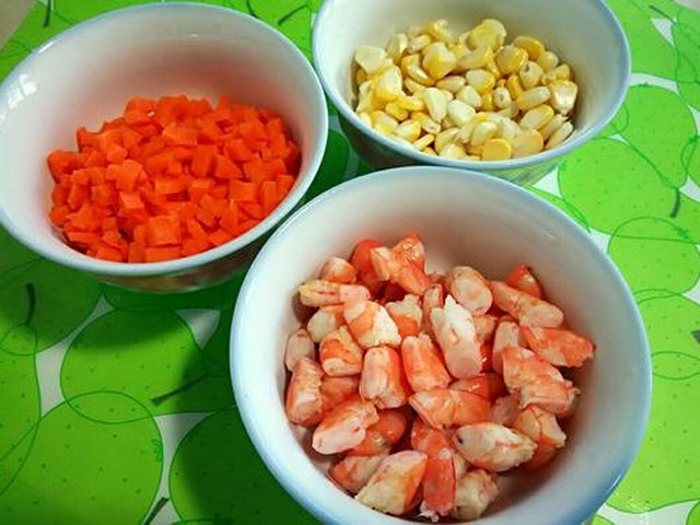 【咖哩虾仁炒饭】步骤1
