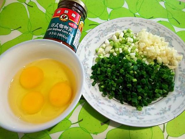 【咖哩虾仁炒饭】步骤2