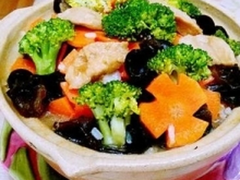 胡萝卜瘦肉煲仔饭