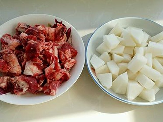 【萝卜炖牛肉】步骤1