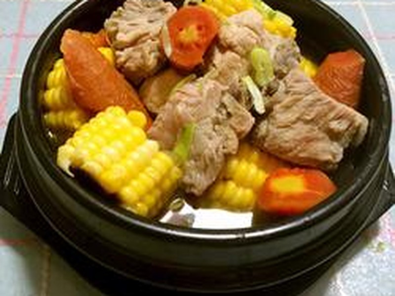 胡萝卜玉米炖排骨