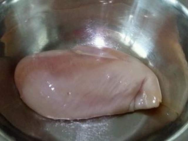 【奶油蘑菇烤鸡奶酪披萨】步骤1