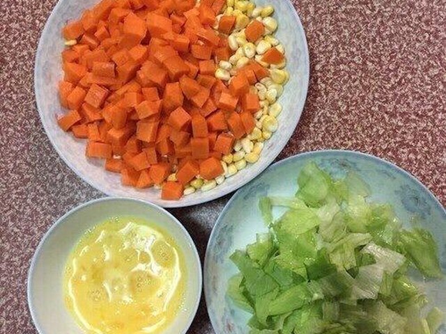 【什锦蛋炒饭】步骤2