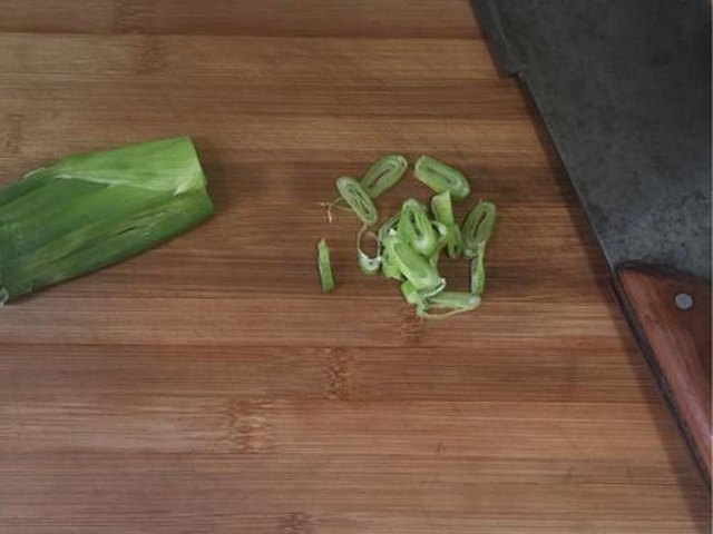 【芦笋鱿鱼黄金炒饭】步骤4