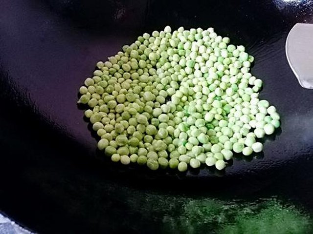 【腊肠豌豆饭】步骤4