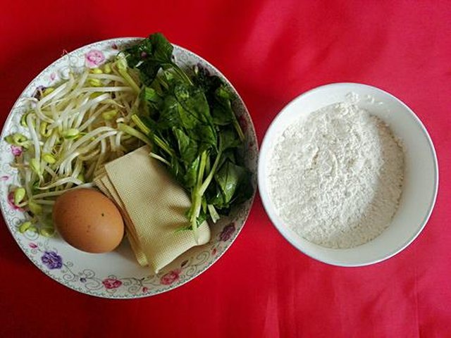 【菠菜鸡蛋面】步骤1