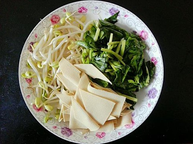 【菠菜鸡蛋面】步骤3