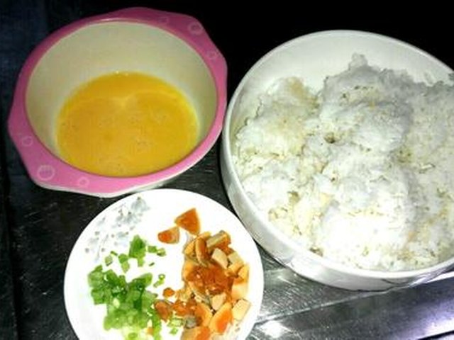 【咸鸭蛋炒饭】步骤1