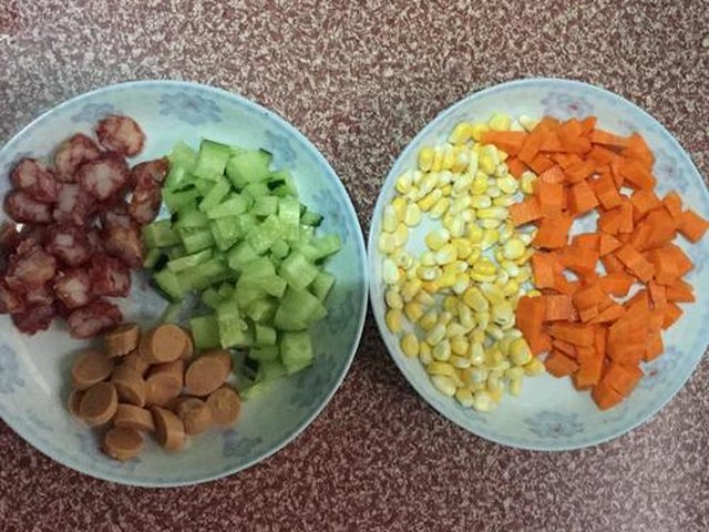【什锦炒饭】步骤3