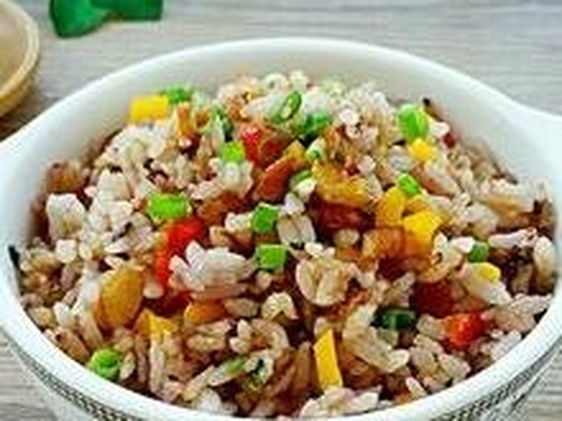 彩椒培根炒黑米饭