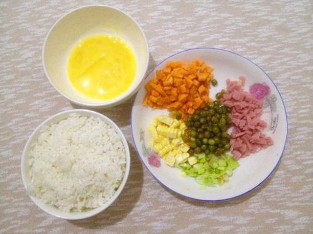 【番茄酱蛋炒饭】步骤2