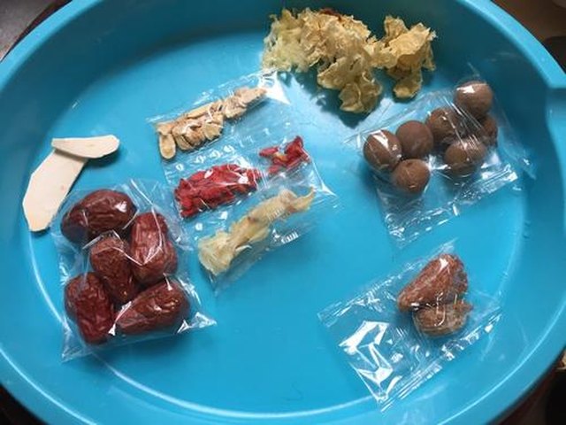 【清炖蘑菇土鸡】步骤2