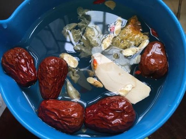 【清炖蘑菇土鸡】步骤3
