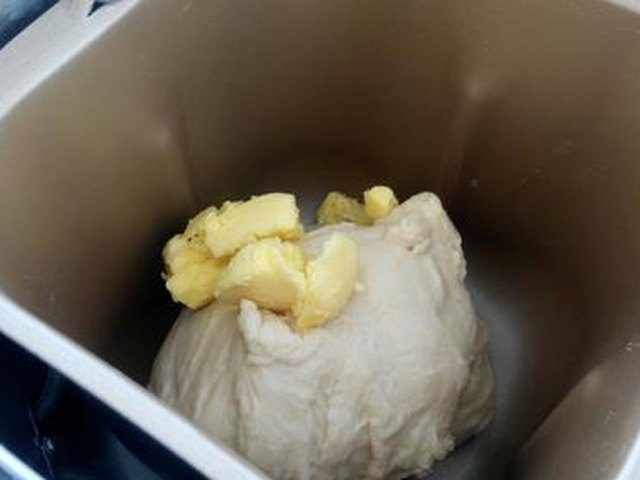 【香葱培根芝士肉松面包】步骤3