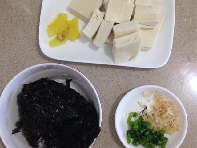 【紫菜豆腐汤】步骤1